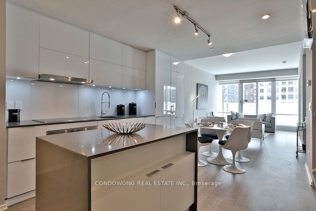 1 Bloor St E, unit 514 for rent