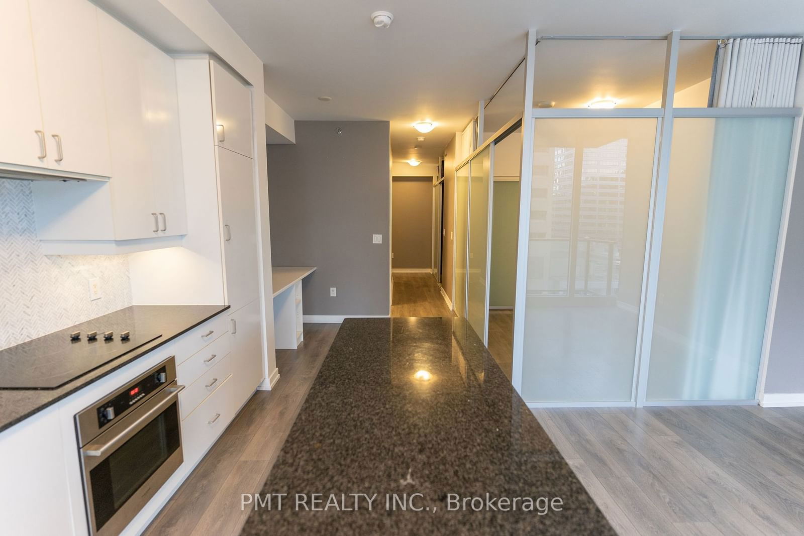 426 University Ave, unit 810 for rent