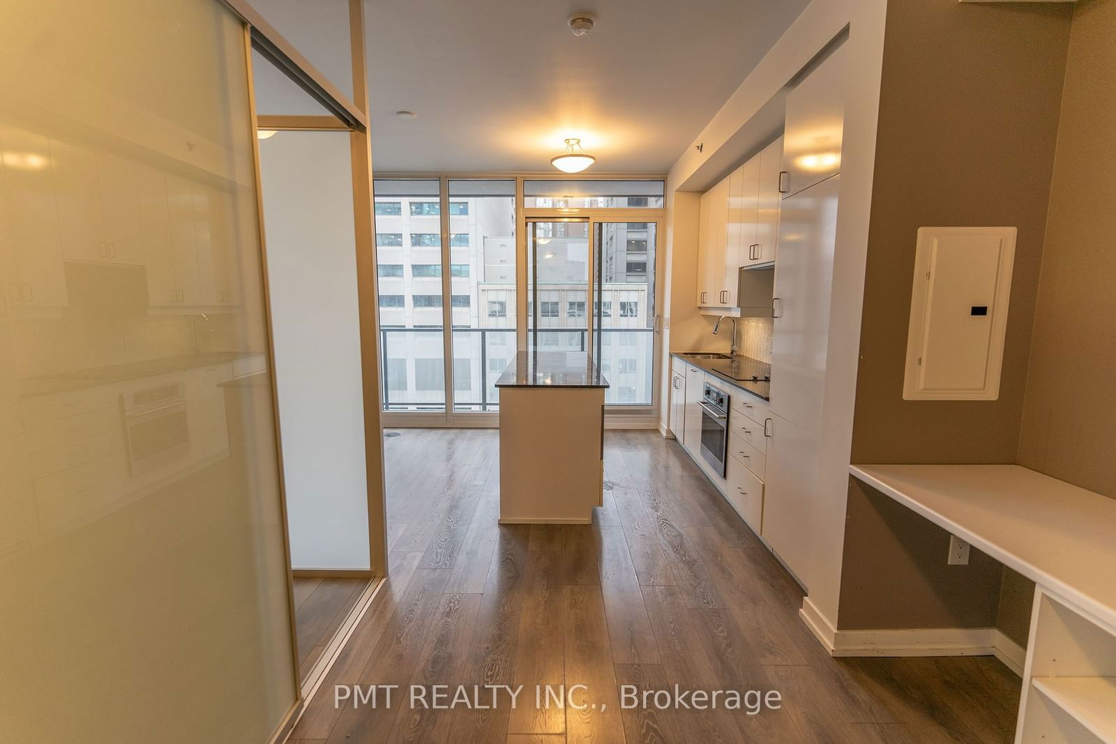 426 University Ave, unit 810 for rent - image #9