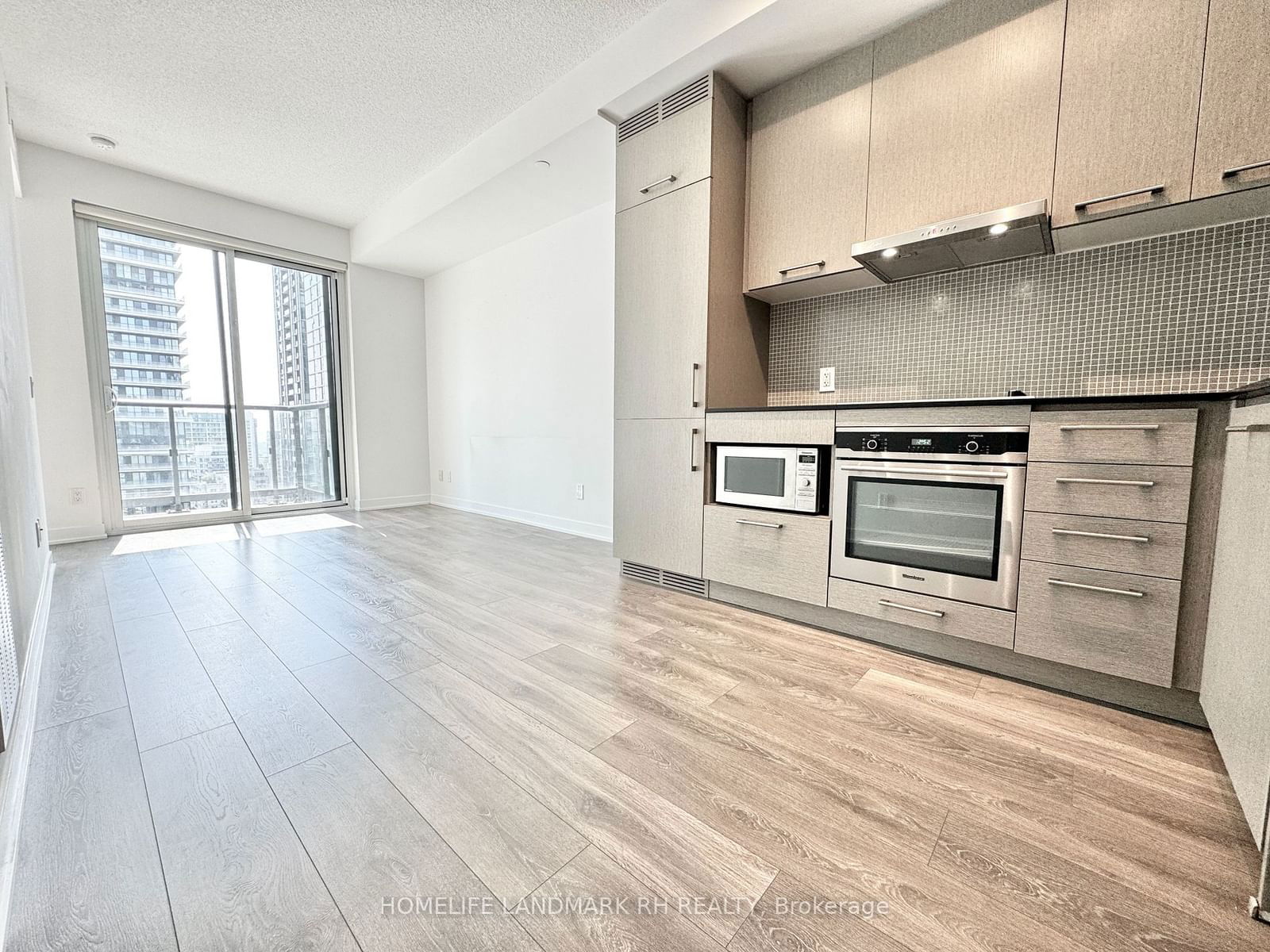 87 Peter St, unit 2701 for rent - image #2