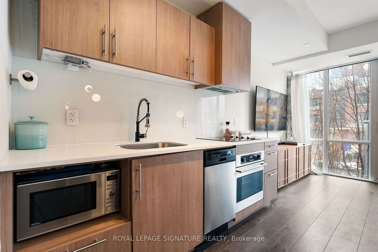 508 Wellington St W, unit 204 for sale