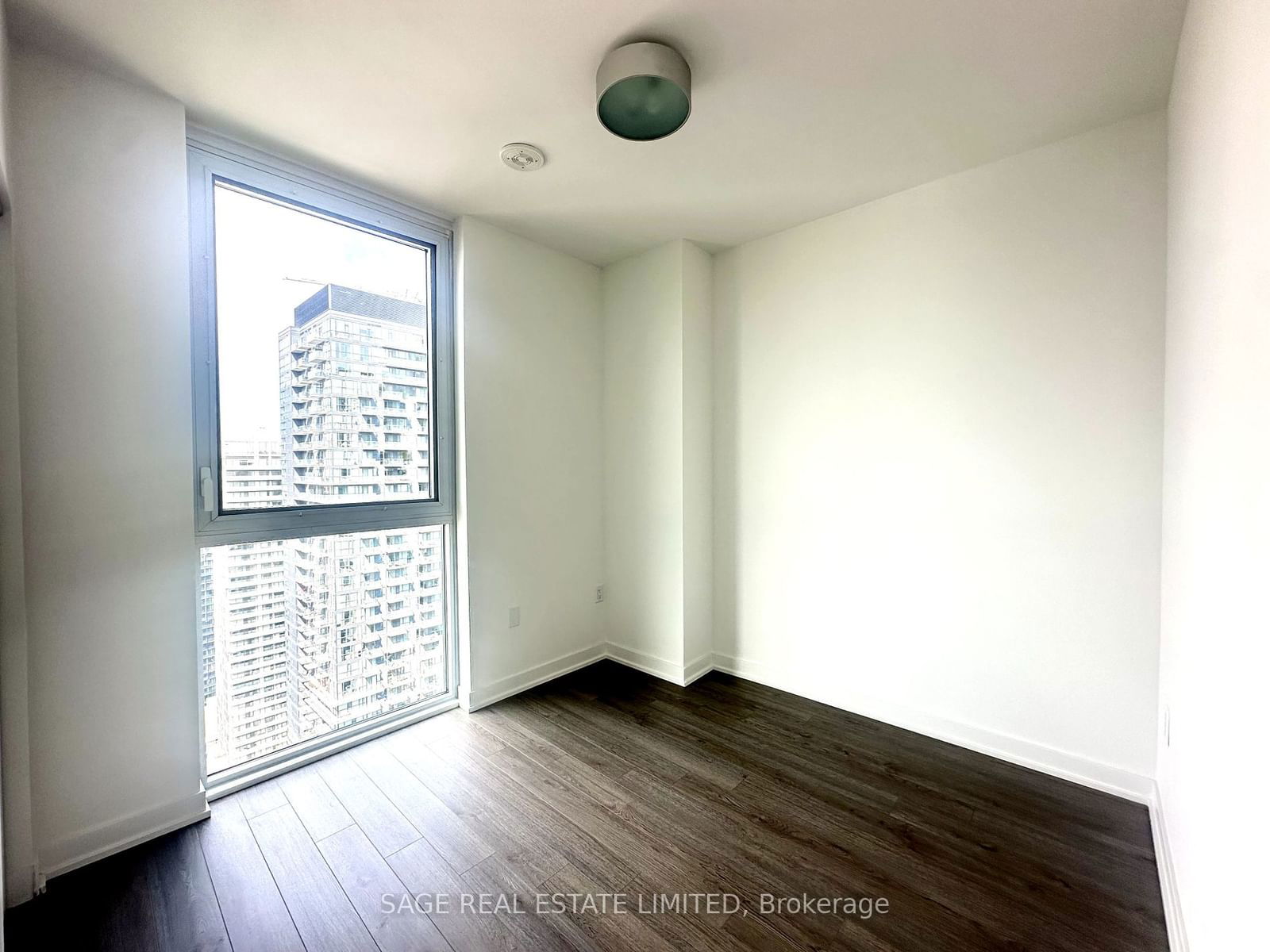 357 King St W, unit 3903 for rent