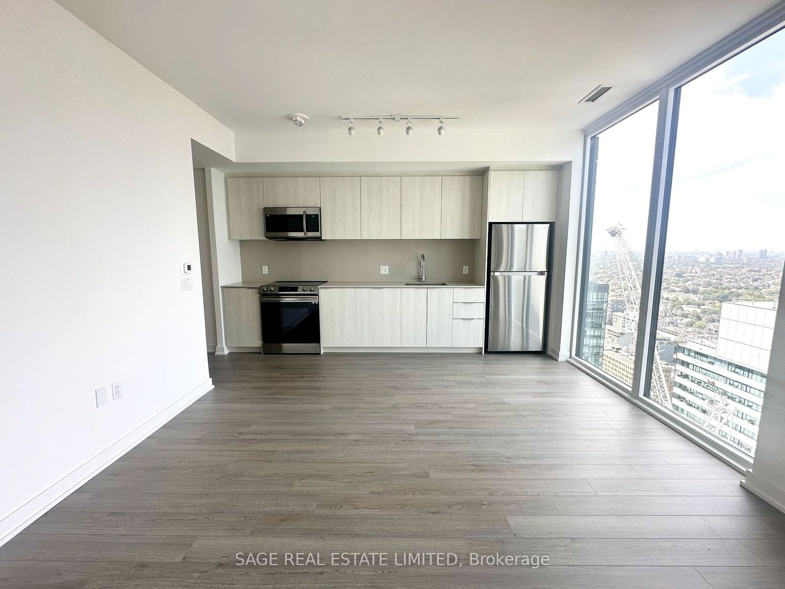 357 King St W, unit 3903 for rent