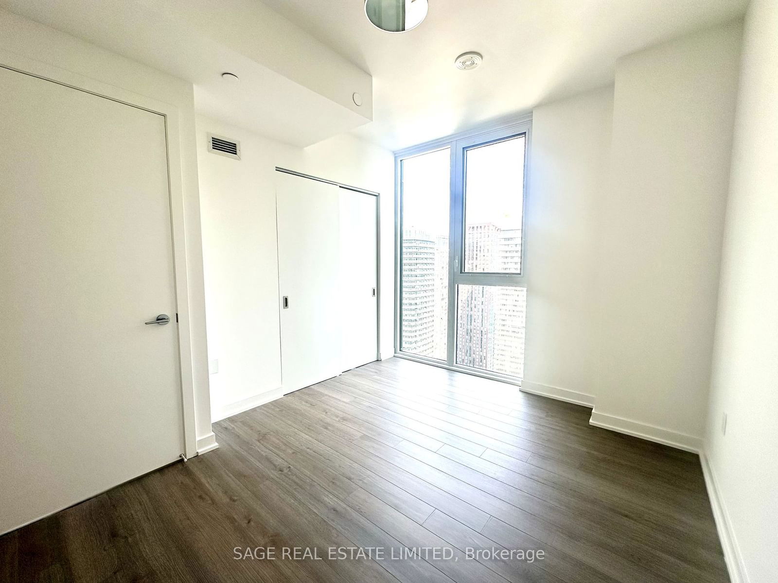 357 King St W, unit 3903 for rent