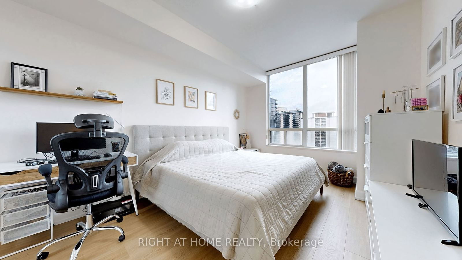 88 Broadway Ave, unit 1701 for rent - image #11