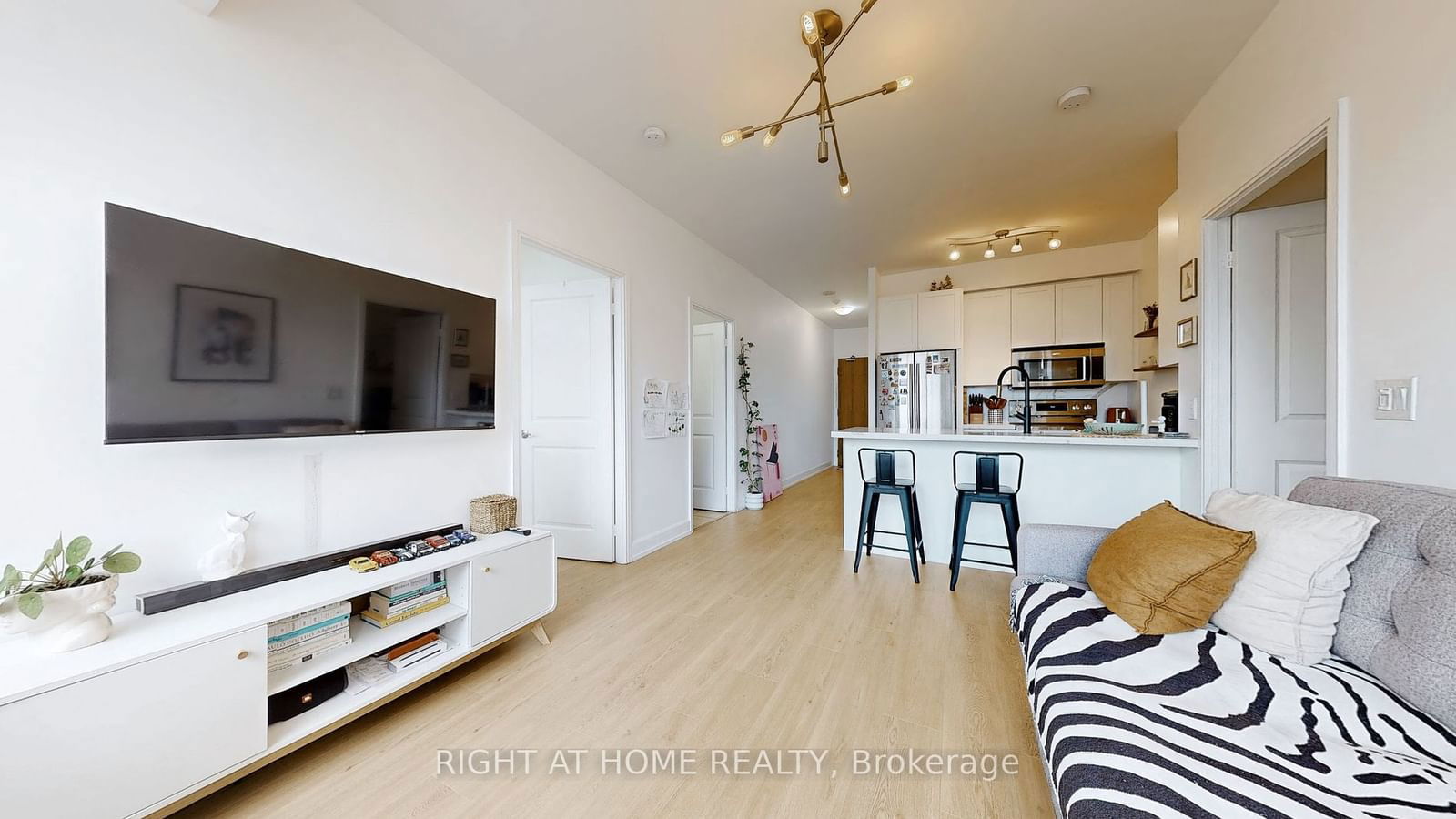 88 Broadway Ave, unit 1701 for rent - image #2