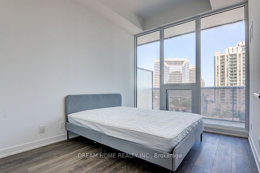 15 Holmes Ave, unit 806 for rent - image #6