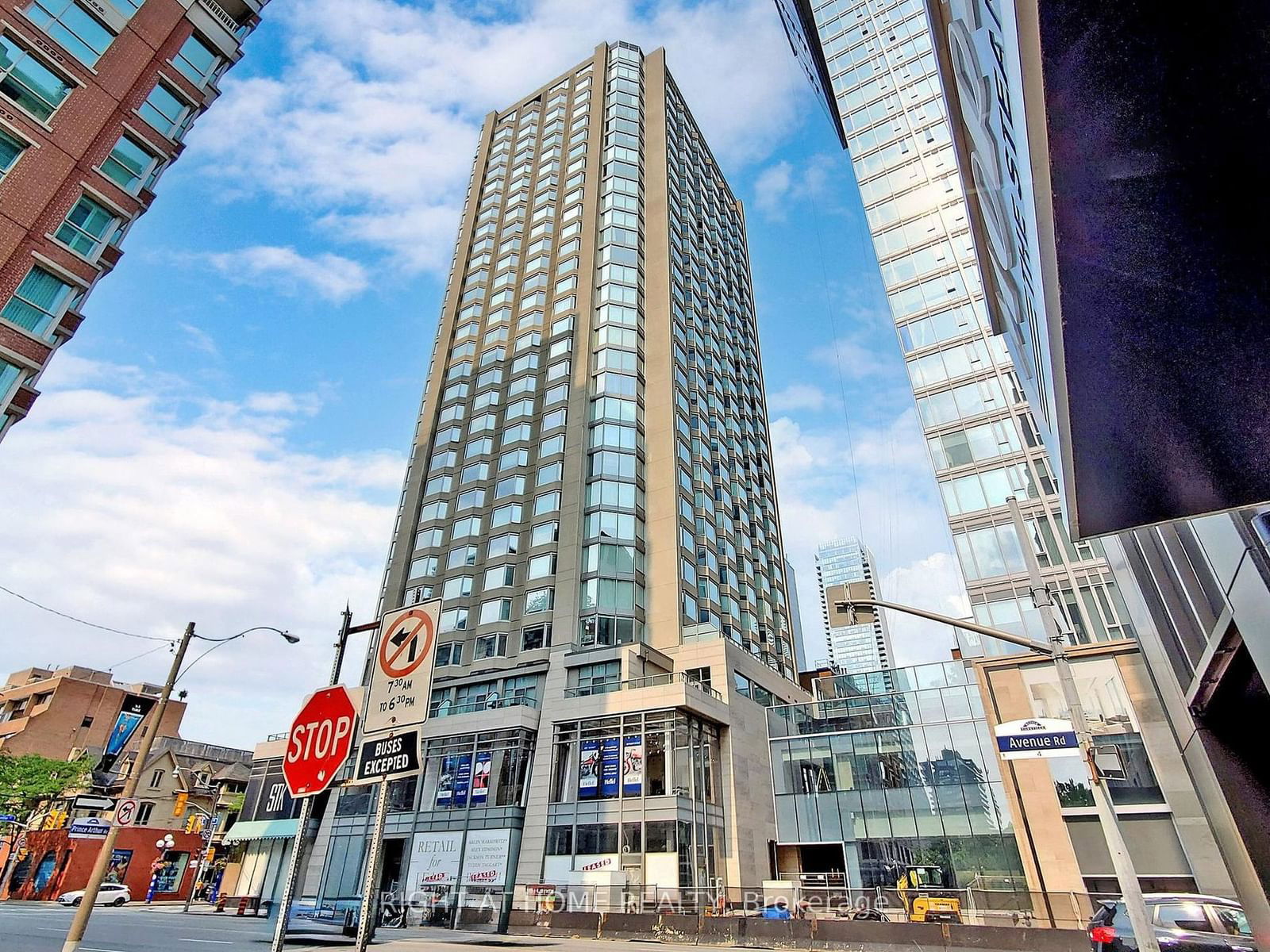 Residences of Yorkville Plaza, Downtown, Toronto