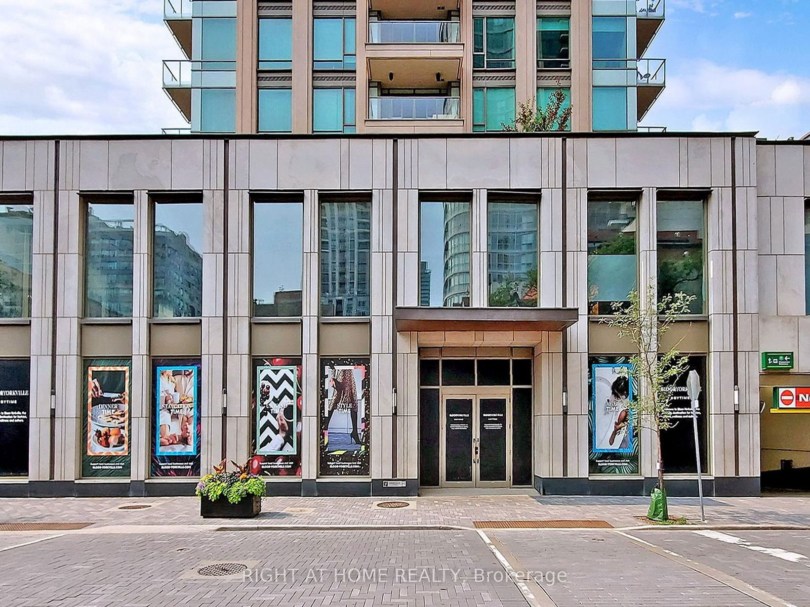 Residences of Yorkville Plaza, Downtown, Toronto