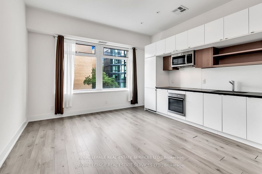 111 St Clair Ave W, unit 326 for rent - image #4