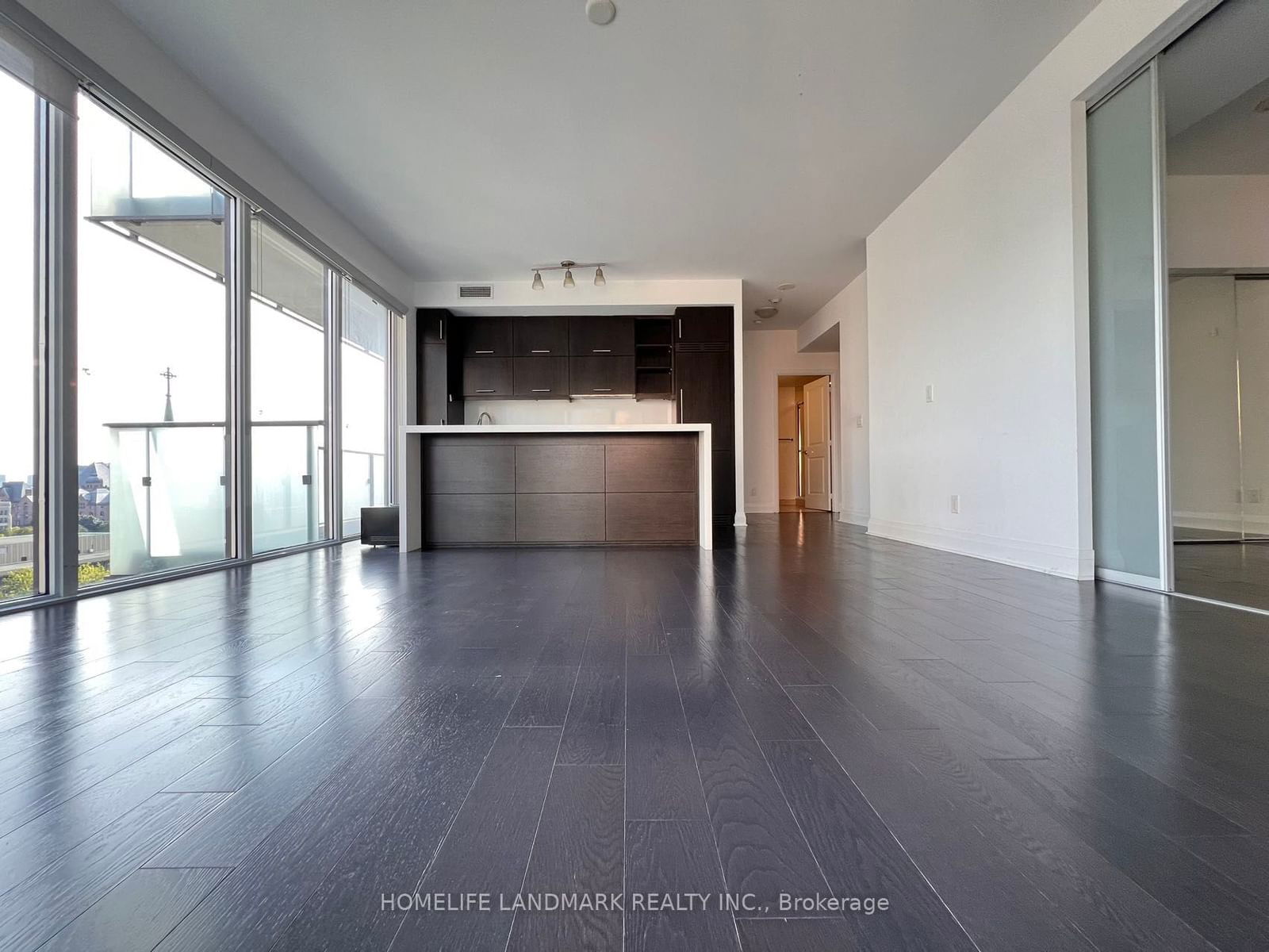 1080 Bay St, unit 1002 for rent - image #4