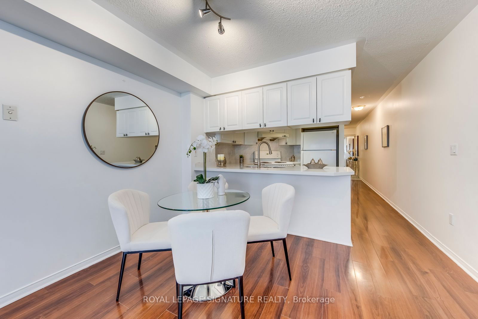 909 Bay St, unit 805 for sale