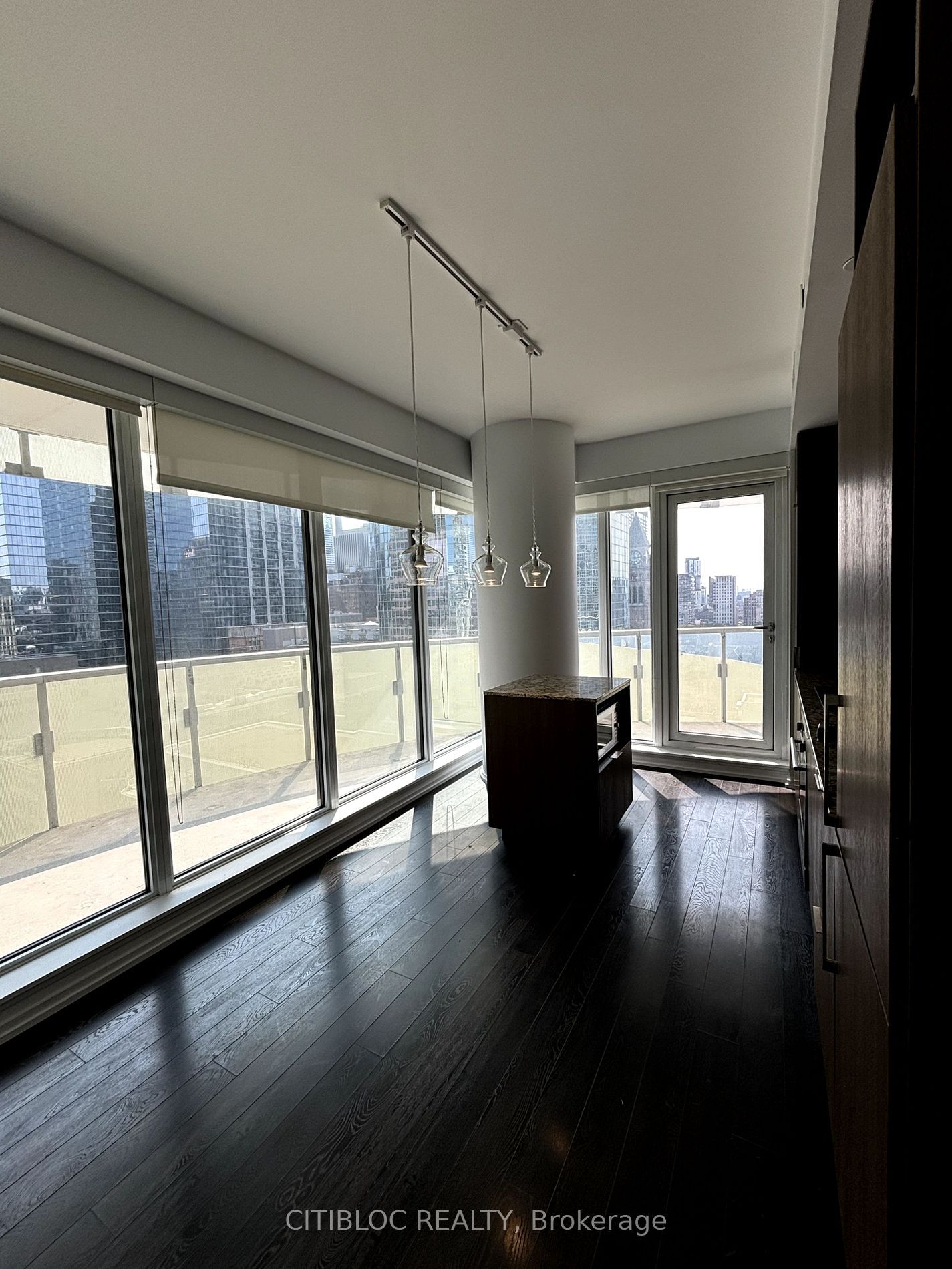 197 Yonge St, unit 1409 for rent