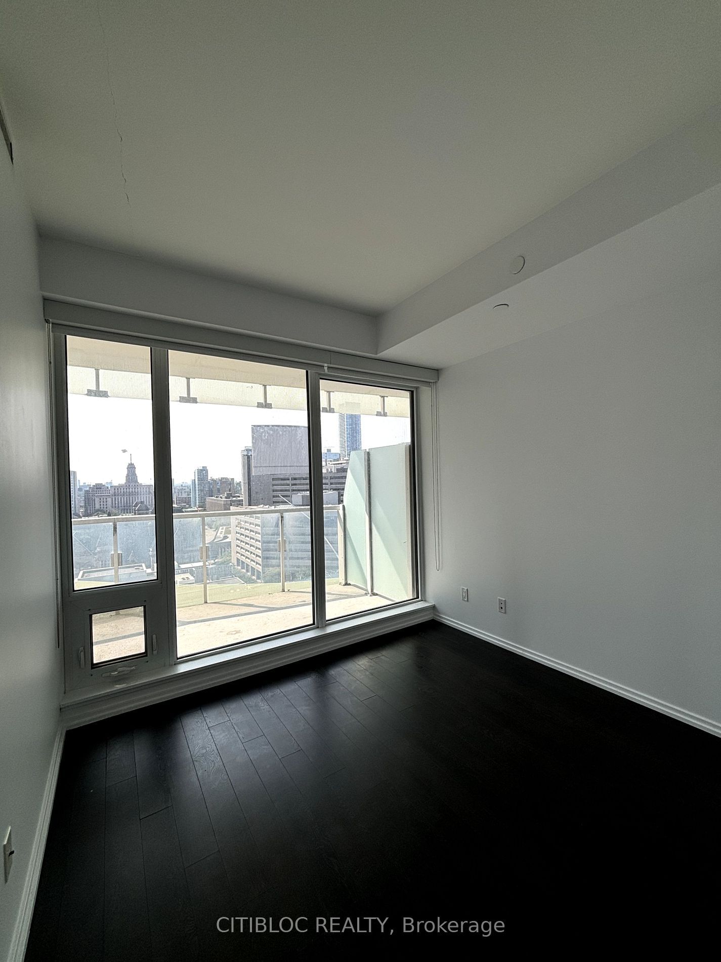 197 Yonge St, unit 1409 for rent