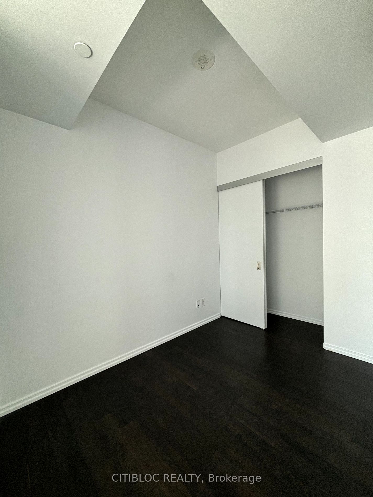 197 Yonge St, unit 1409 for rent