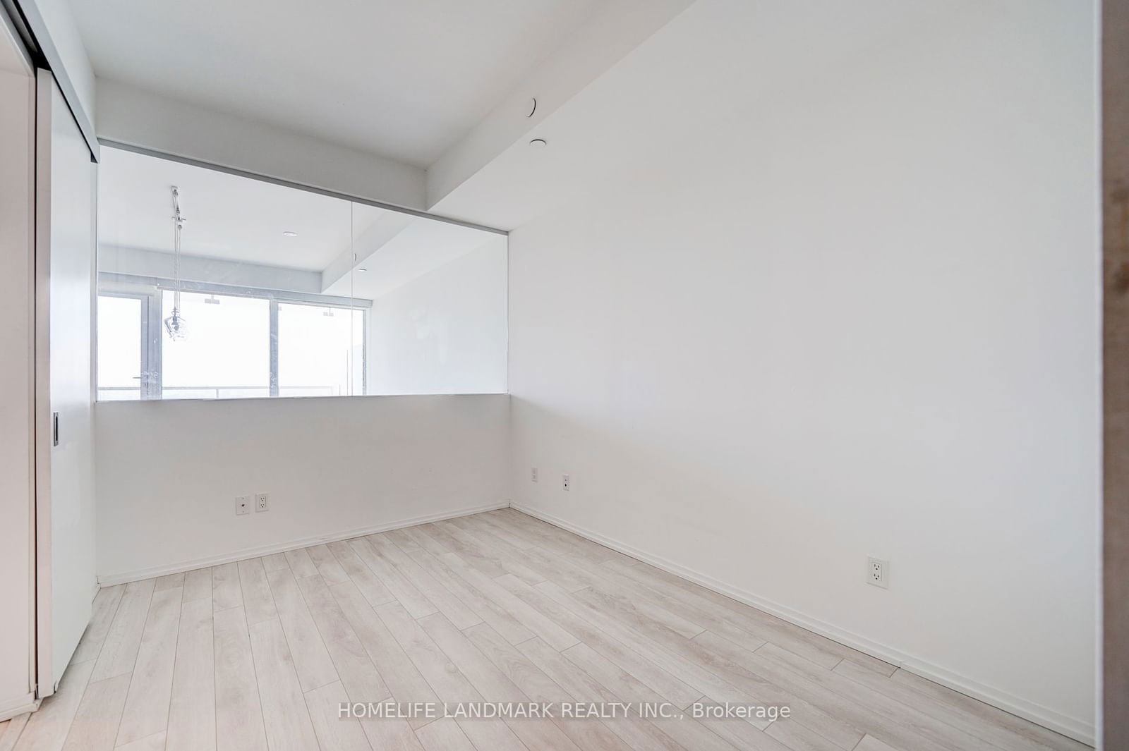 197 Yonge St, unit 4211 for sale