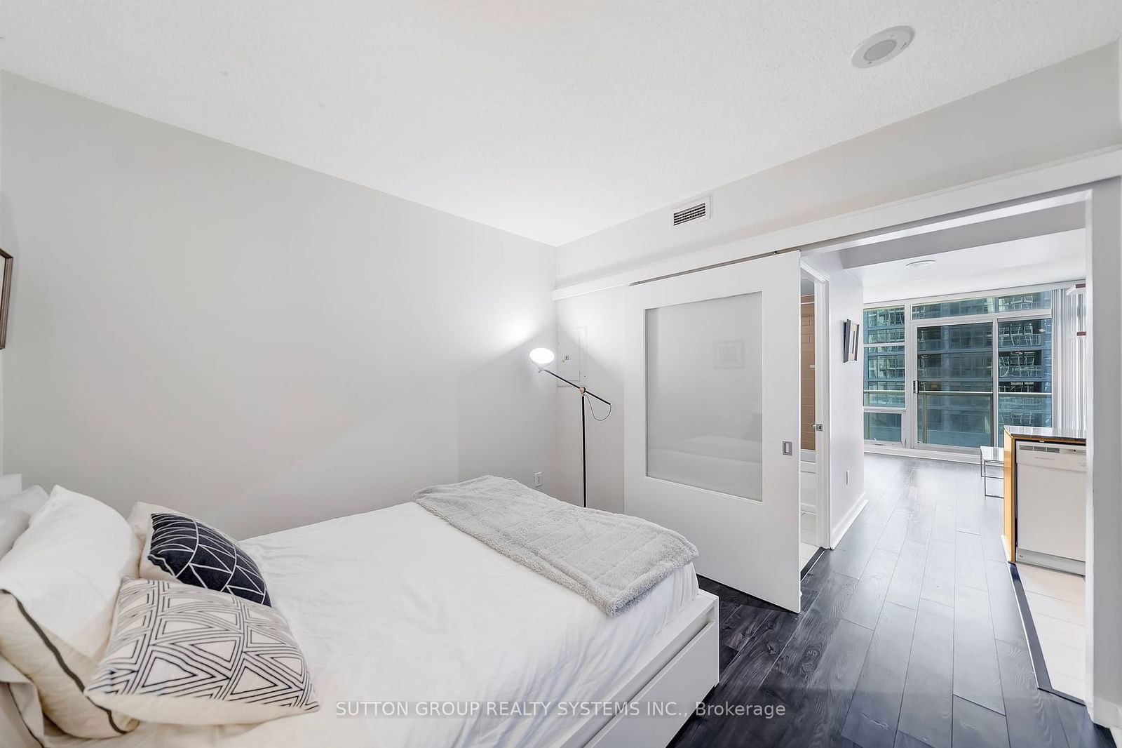 10 Navy Wharf Crt, unit 805 for sale - image #12