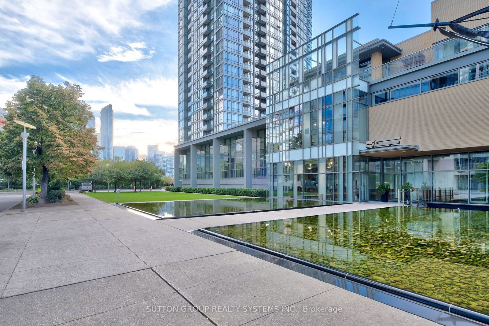 10 Navy Wharf Crt, unit 805 for sale