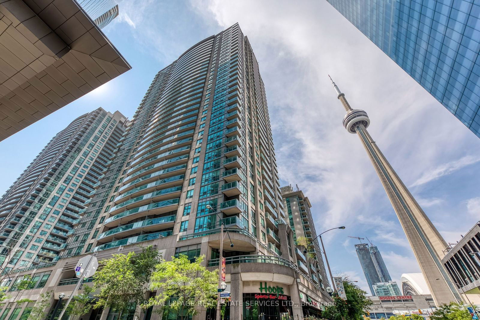 30 Grand Trunk Cres, unit 1108 for rent