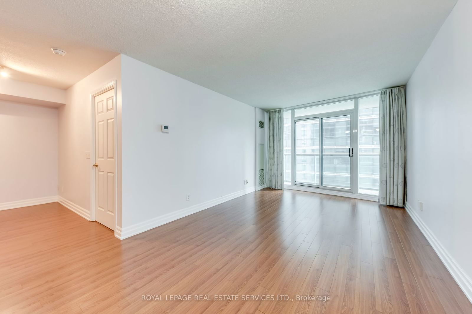 30 Grand Trunk Cres, unit 1108 for rent - image #10