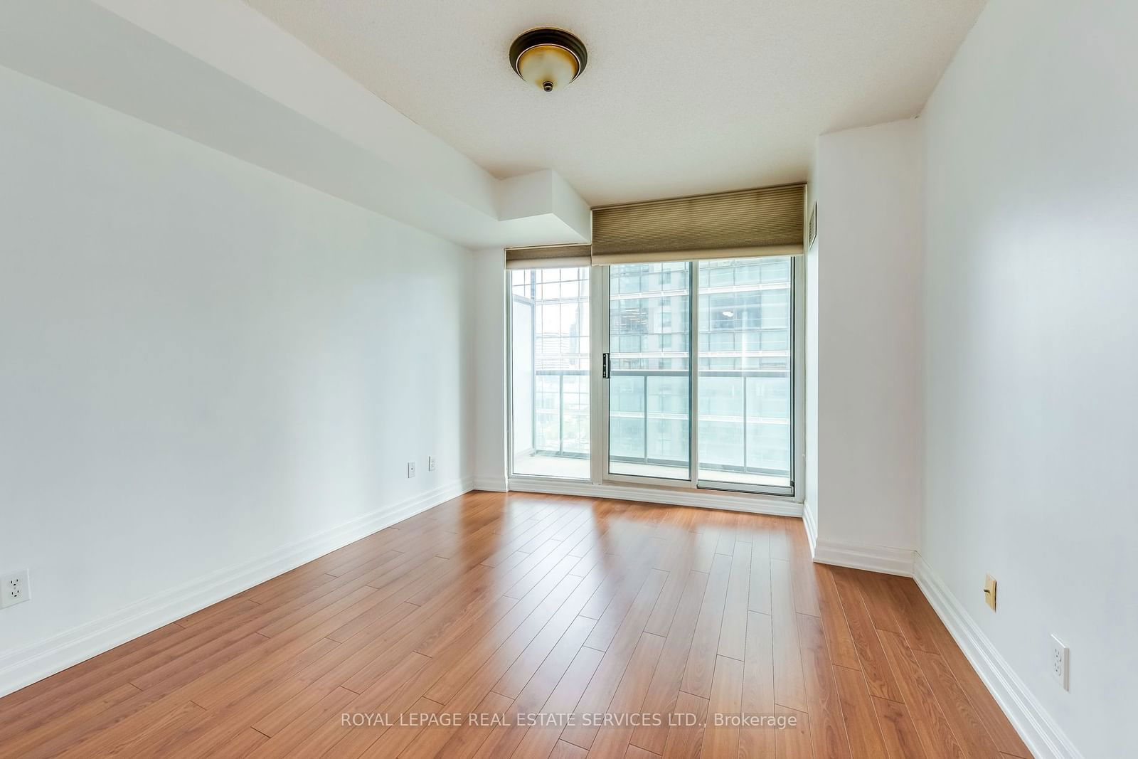 30 Grand Trunk Cres, unit 1108 for rent - image #11