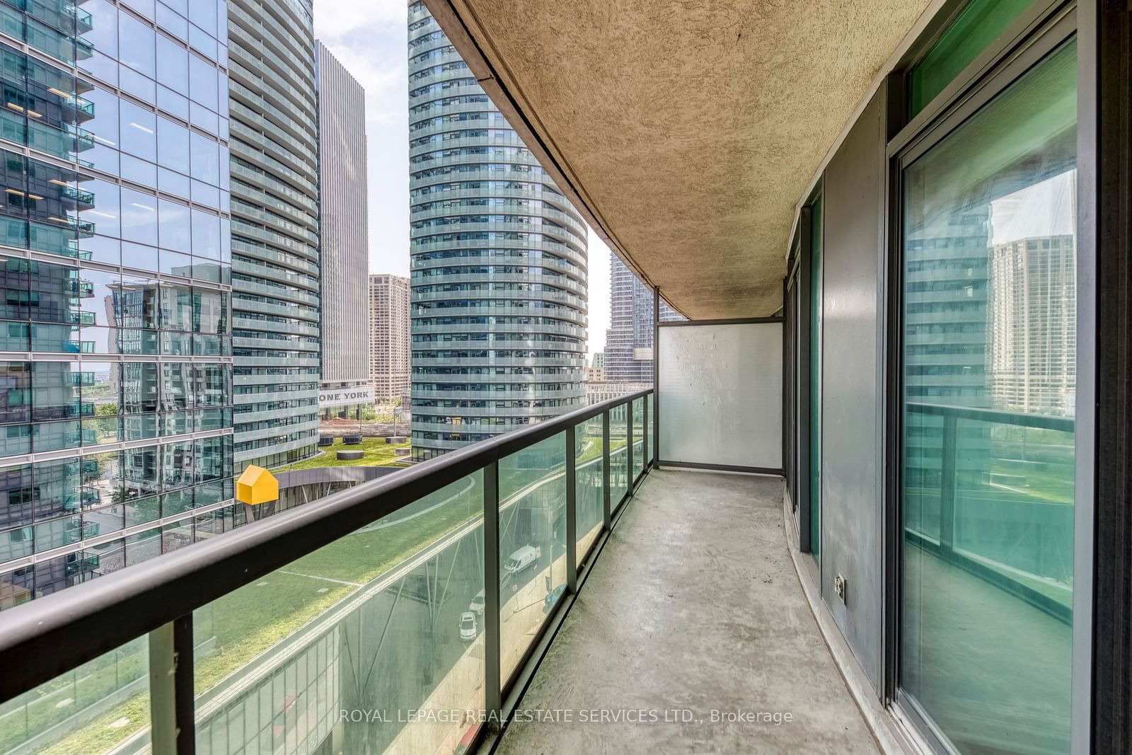 30 Grand Trunk Cres, unit 1108 for rent - image #16