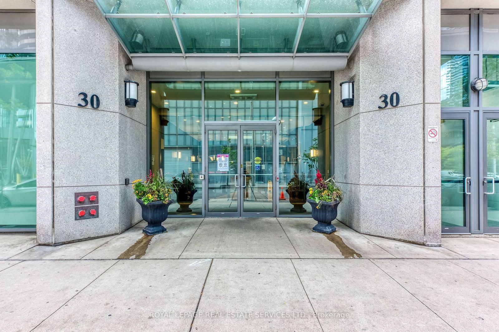 30 Grand Trunk Cres, unit 1108 for rent - image #19