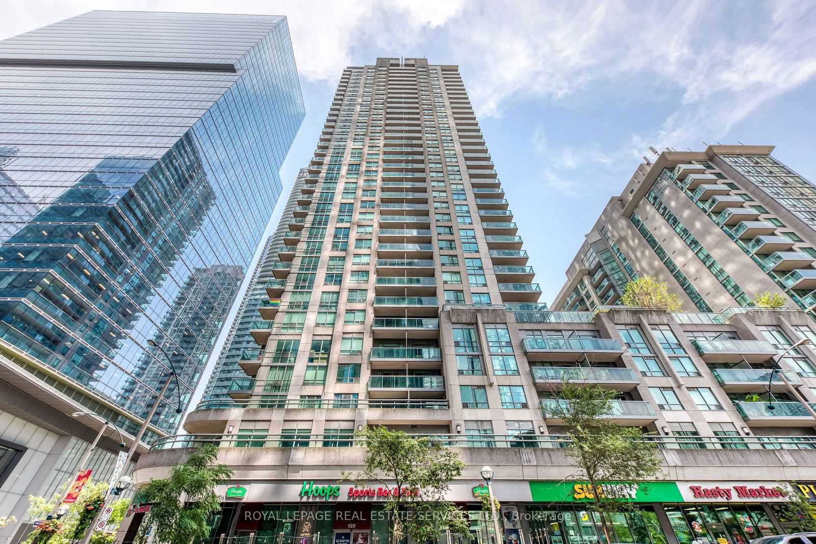 30 Grand Trunk Cres, unit 1108 for rent