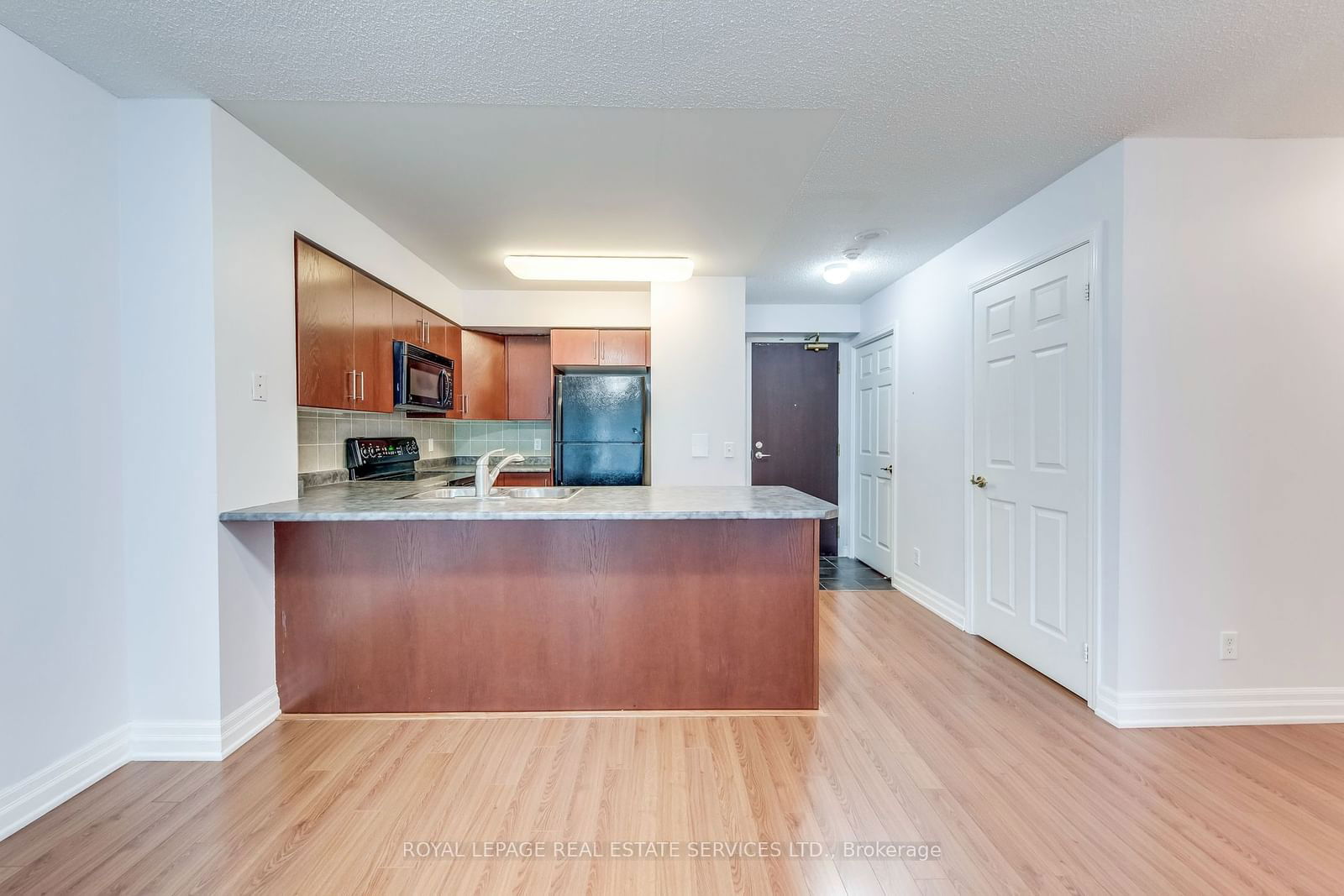 30 Grand Trunk Cres, unit 1108 for rent - image #8