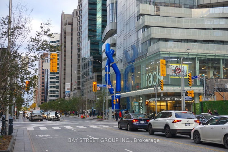 1 BLOOR St E, unit 1601 for rent