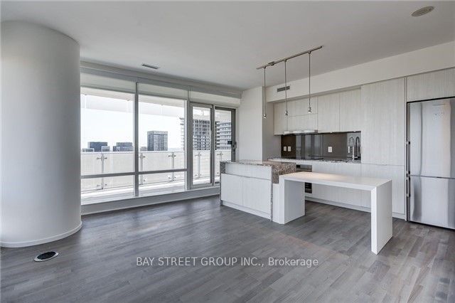 1 BLOOR St E, unit 1601 for rent