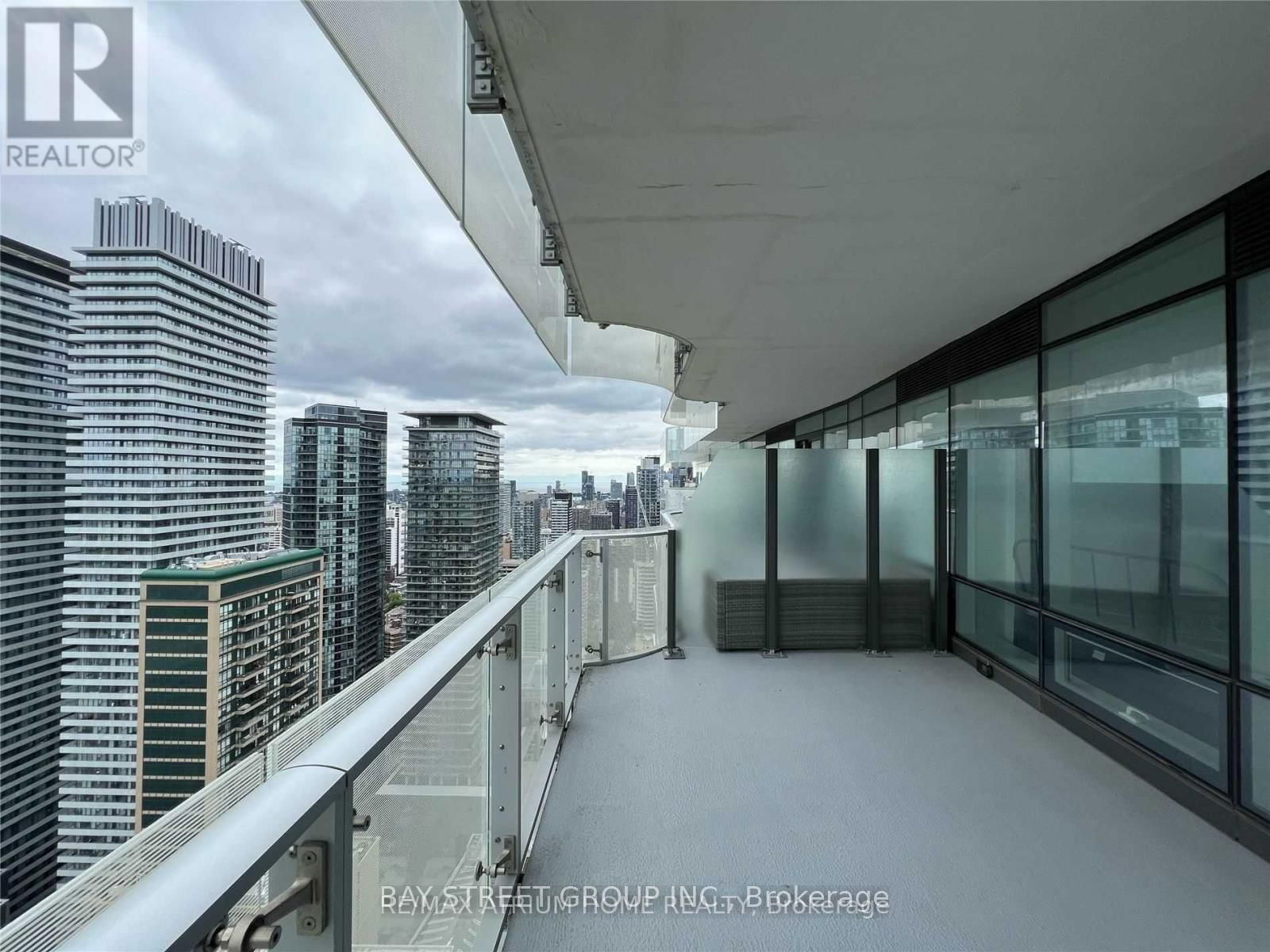 1 BLOOR St E, unit 1601 for rent - image #9