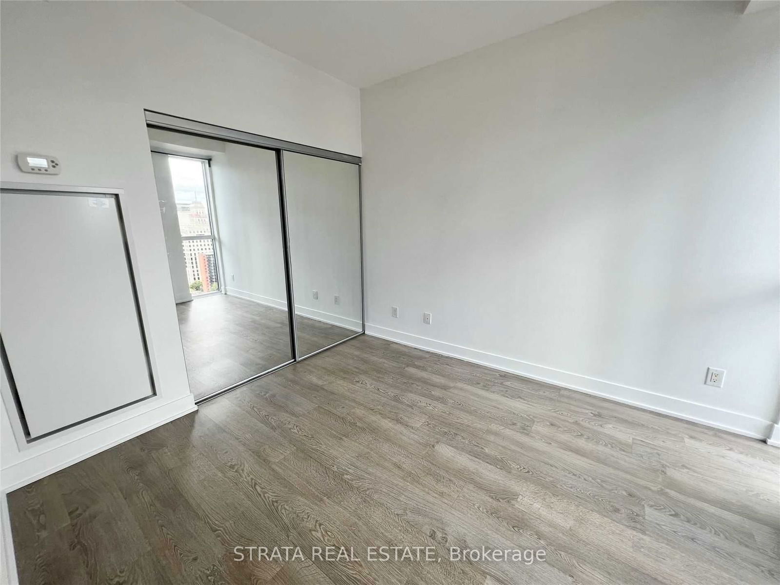 318 Richmond St W, unit 2204 for rent - image #4