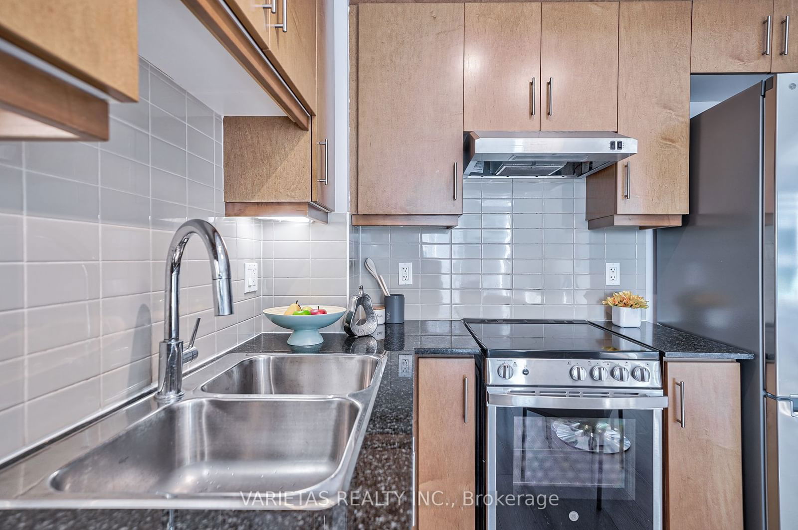 68 Canterbury Pl, unit 1012 for sale - image #15