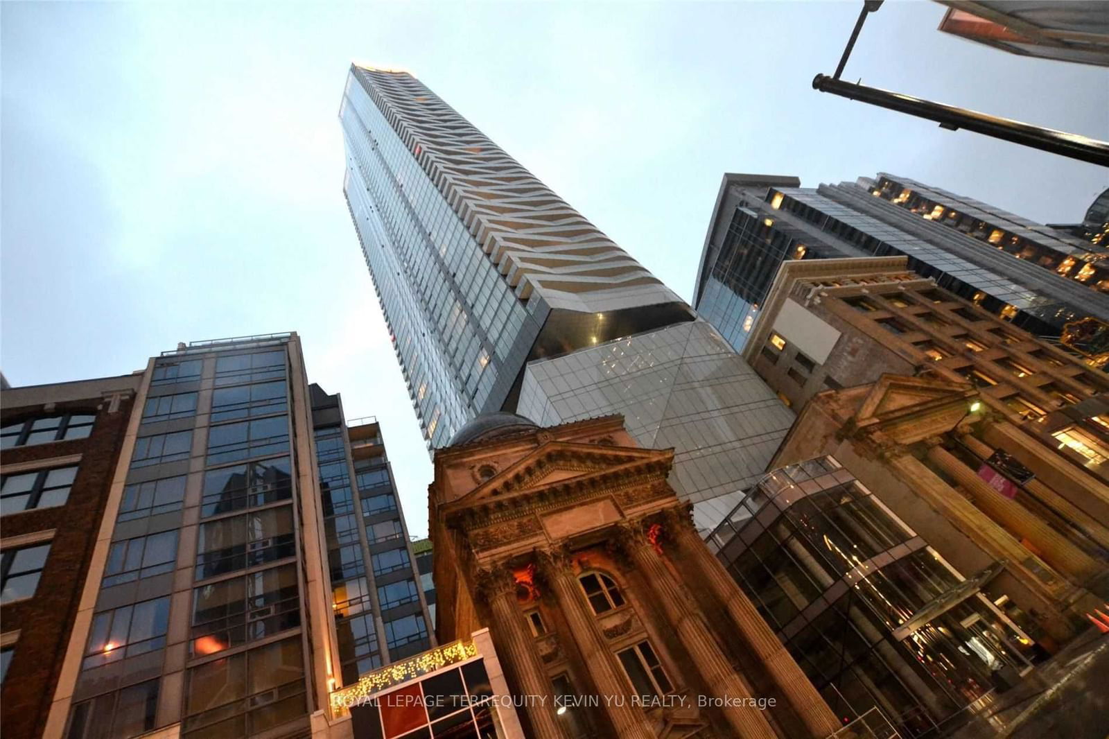 197 Yonge St, unit 4004 for rent - image #1