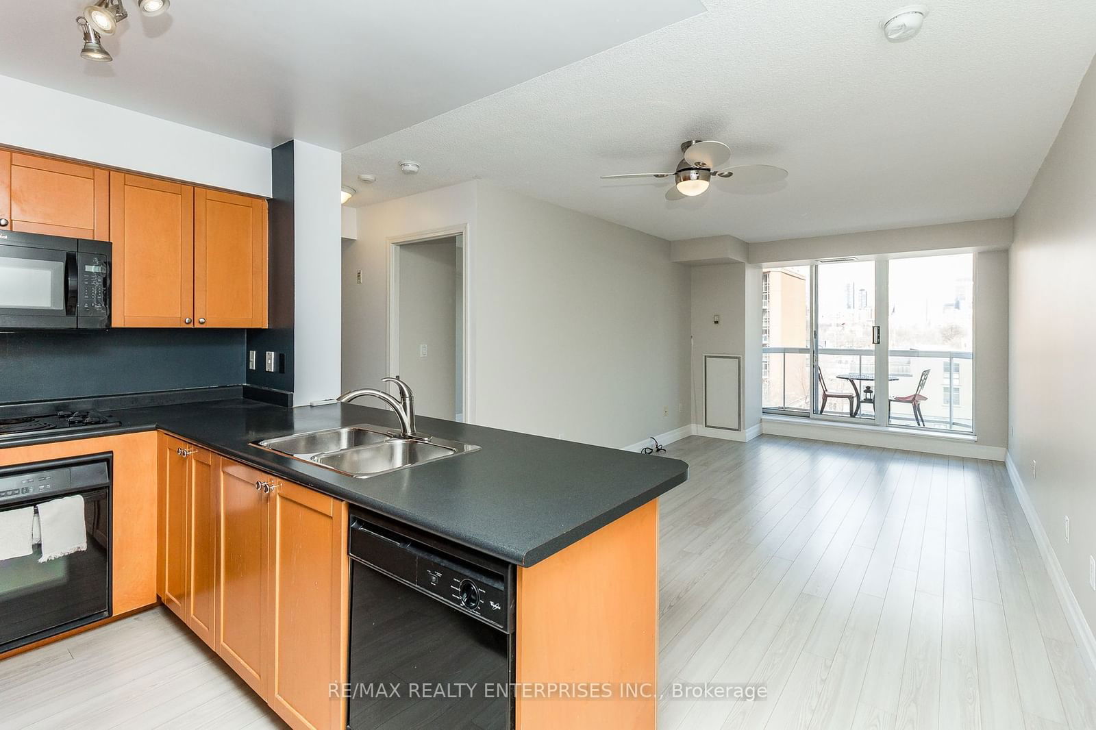 330 Adelaide St E, unit 810 for sale