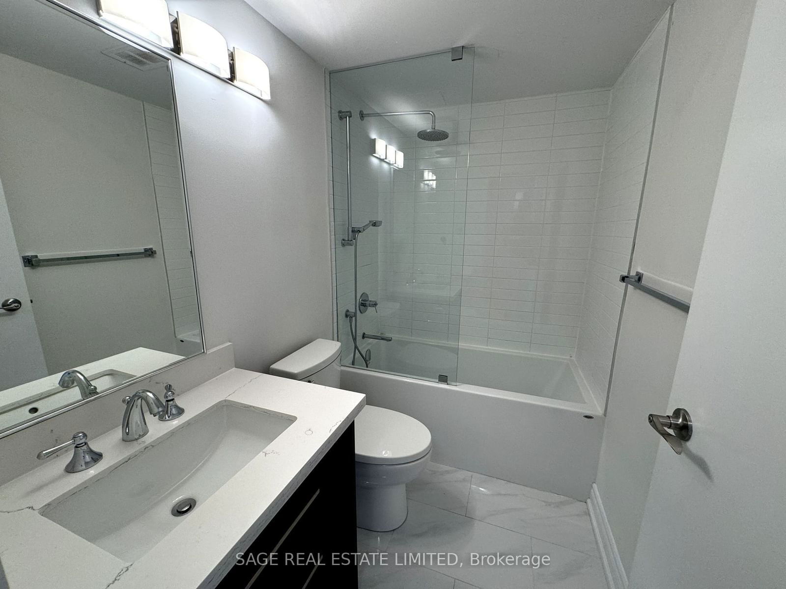 33 Harbour Sq, unit 3206 for rent - image #8