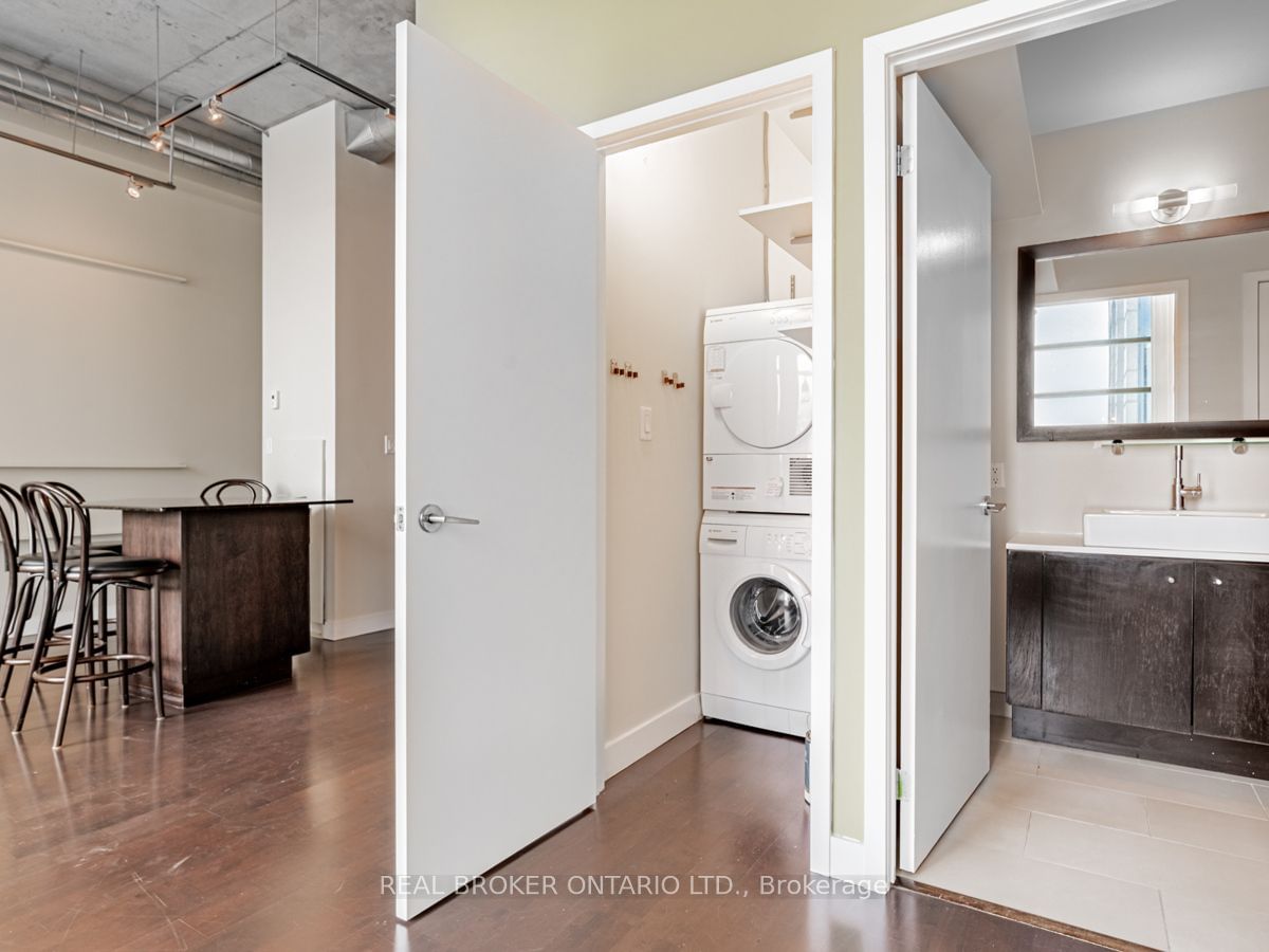 42 Camden St, unit 902 for rent - image #25