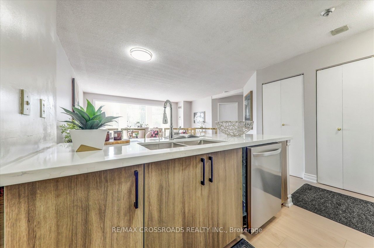 25 Grenville St, unit 1604 for sale - image #12