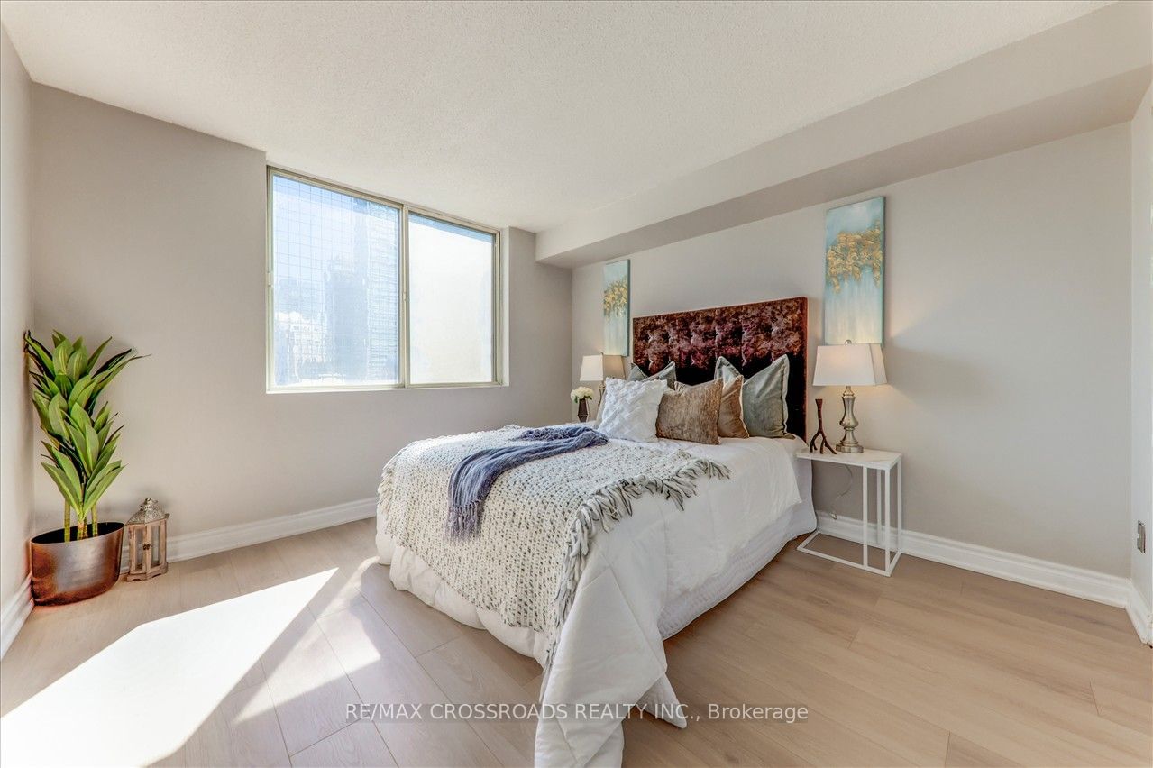 25 Grenville St, unit 1604 for sale