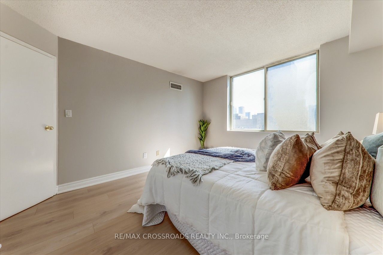 25 Grenville St, unit 1604 for sale - image #23