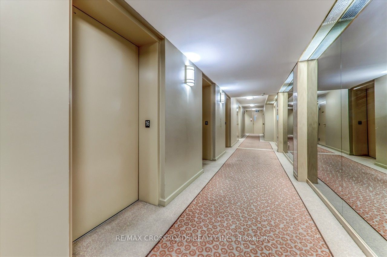 25 Grenville St, unit 1604 for sale - image #5