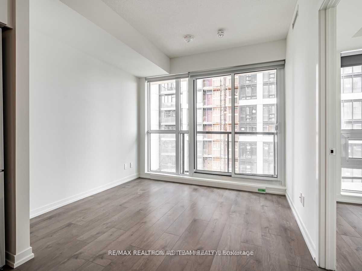 49 East Liberty St, unit 812 for rent