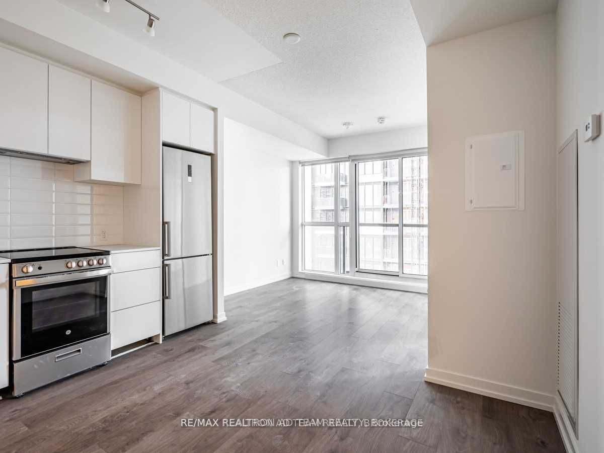 49 East Liberty St, unit 812 for rent