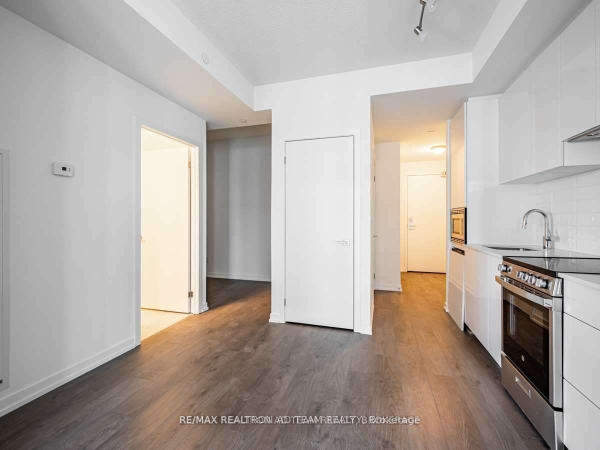 49 East Liberty St, unit 812 for rent - image #7