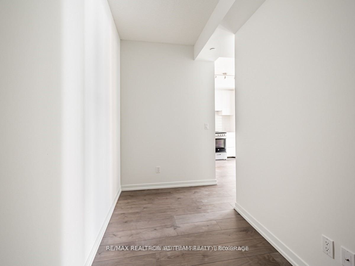 49 East Liberty St, unit 812 for rent - image #9