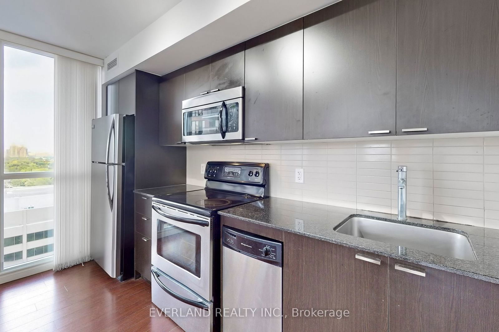 23 Sheppard Ave E, unit 1604 for rent