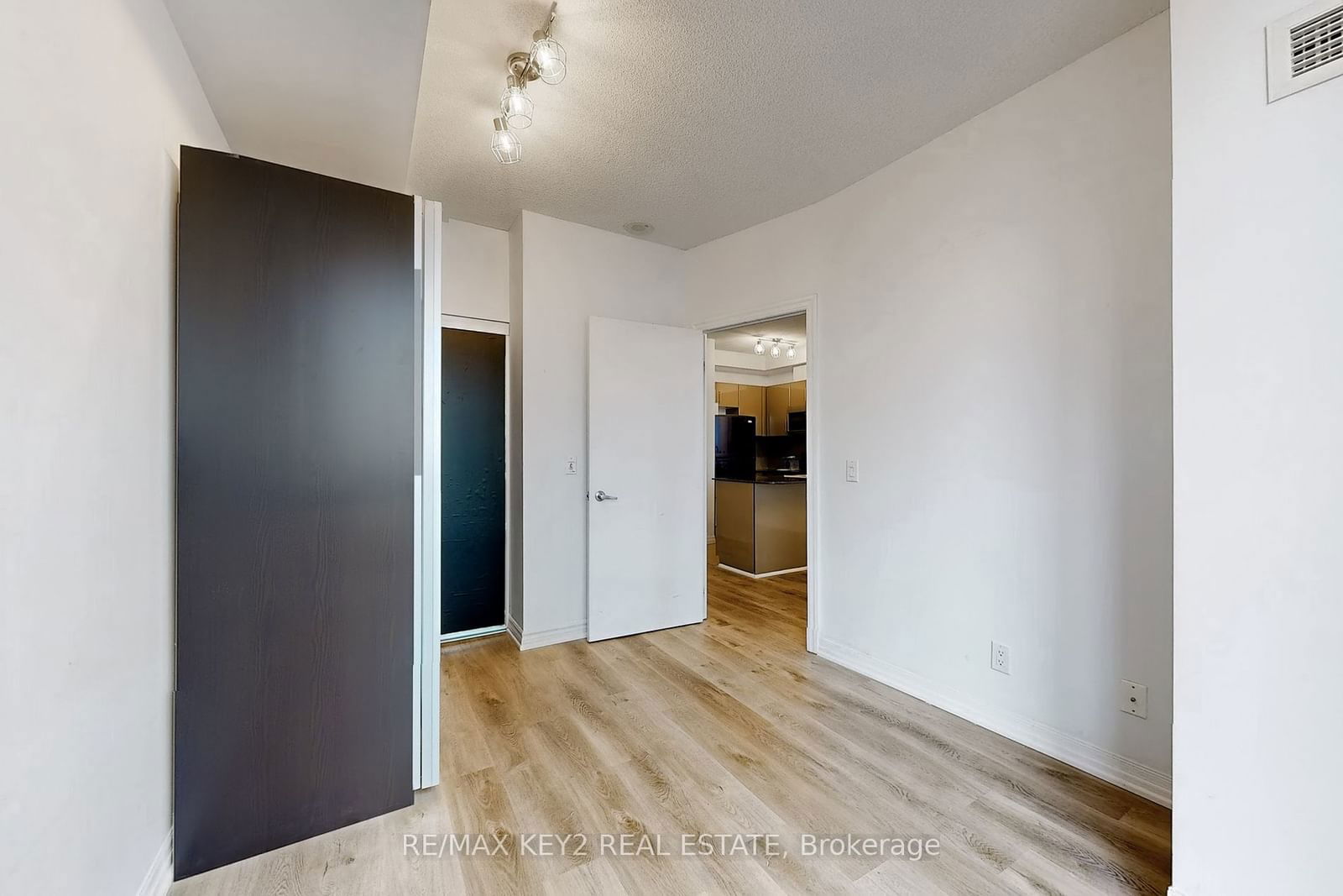 16 Yonge St, unit 321 for rent - image #11