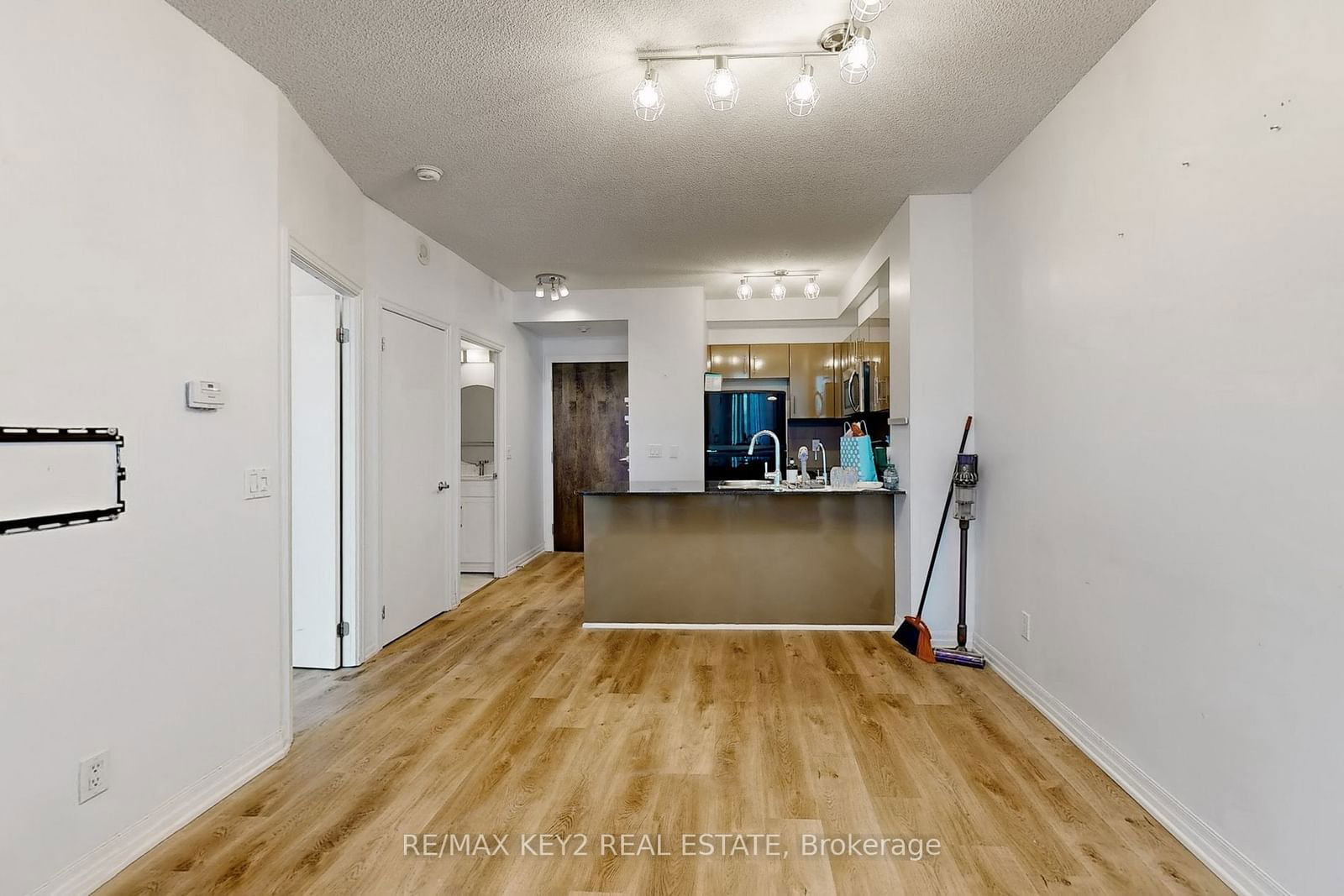 16 Yonge St, unit 321 for rent - image #3