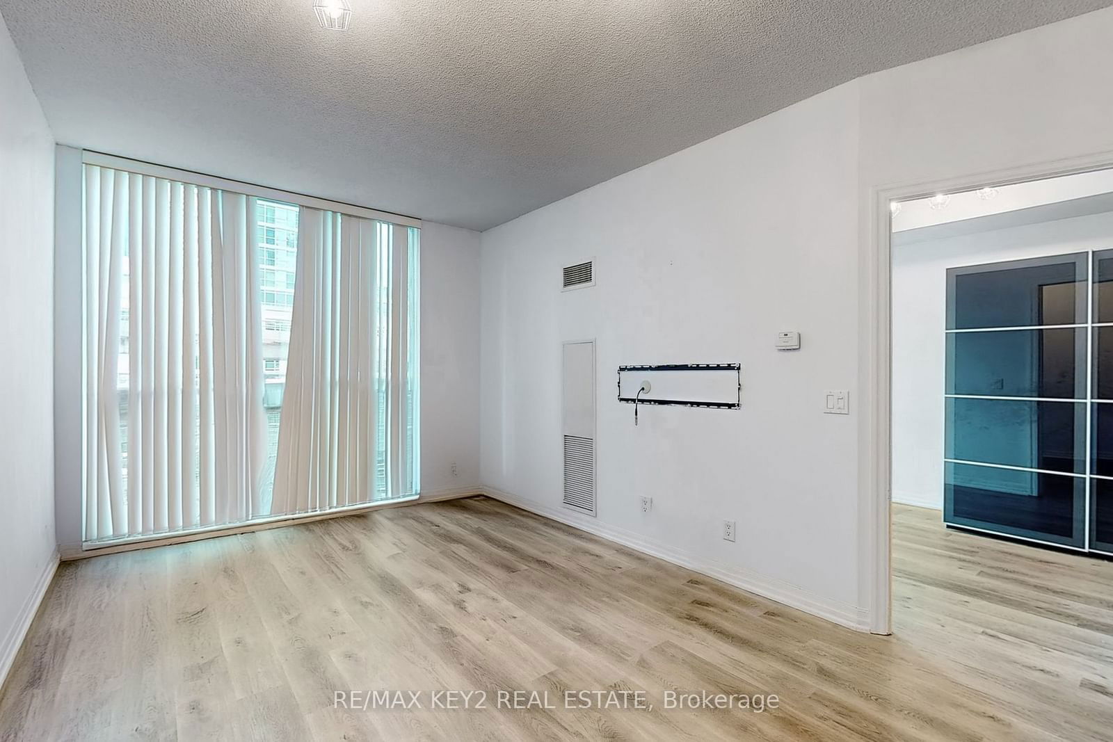 16 Yonge St, unit 321 for rent - image #8